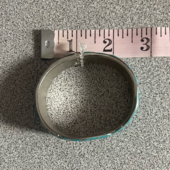 Green Leaf Enamel Metal Bracelet - Picture 5 of 6